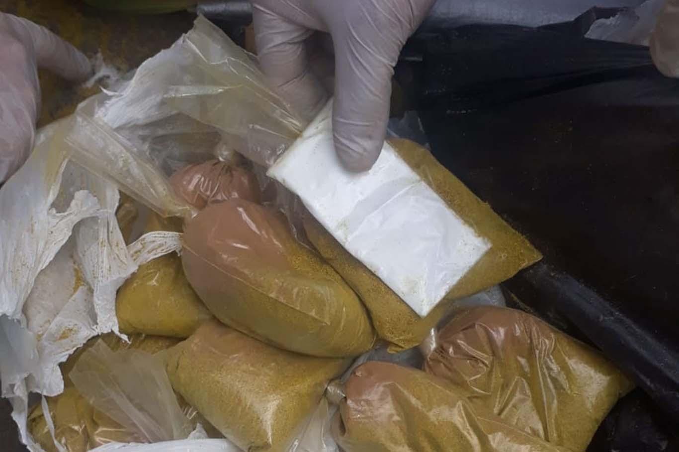Mardin’de baharat poşetlerinin içine gizlenmiş uyuşturucu madde bulundu Mardin’de baharat poşetlerinin içine gizlenmiş uyuşturucu madde bulundu